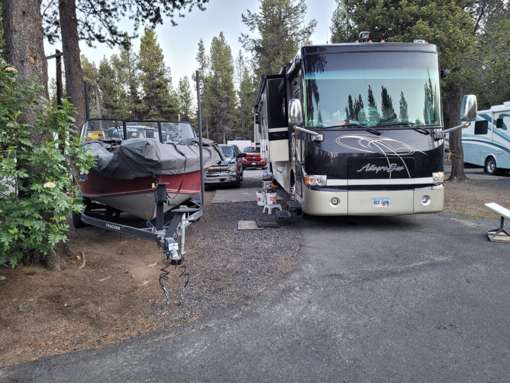 RV camp at Crescent Junction RV Park, Oregon